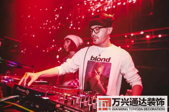 酒吧設(shè)計(jì)酒吧設(shè)計(jì)風(fēng)格_萬興辦公室裝修公司